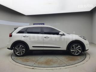 2018 KIA  NIRO 1.6 HEV PRESTIGE - 4