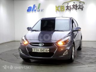 KMHCT41BEHU188058 2017 HYUNDAI  ACCENT 3DR 1.5 PRO CS-1