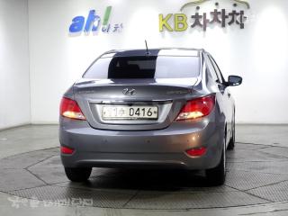 KMHCT41BEHU188058 2017 HYUNDAI  ACCENT 3DR 1.5 PRO CS-2
