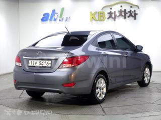 KMHCT41BEHU188058 2017 HYUNDAI  ACCENT 3DR 1.5 PRO CS-3