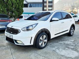 KNACA81CGHA022788 2017 KIA  NIRO 1.6 HEV LUXURY-0