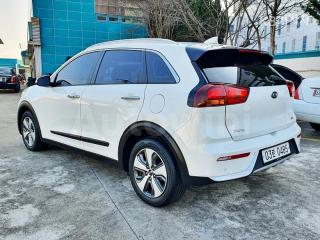KNACA81CGHA022788 2017 KIA  NIRO 1.6 HEV LUXURY-2