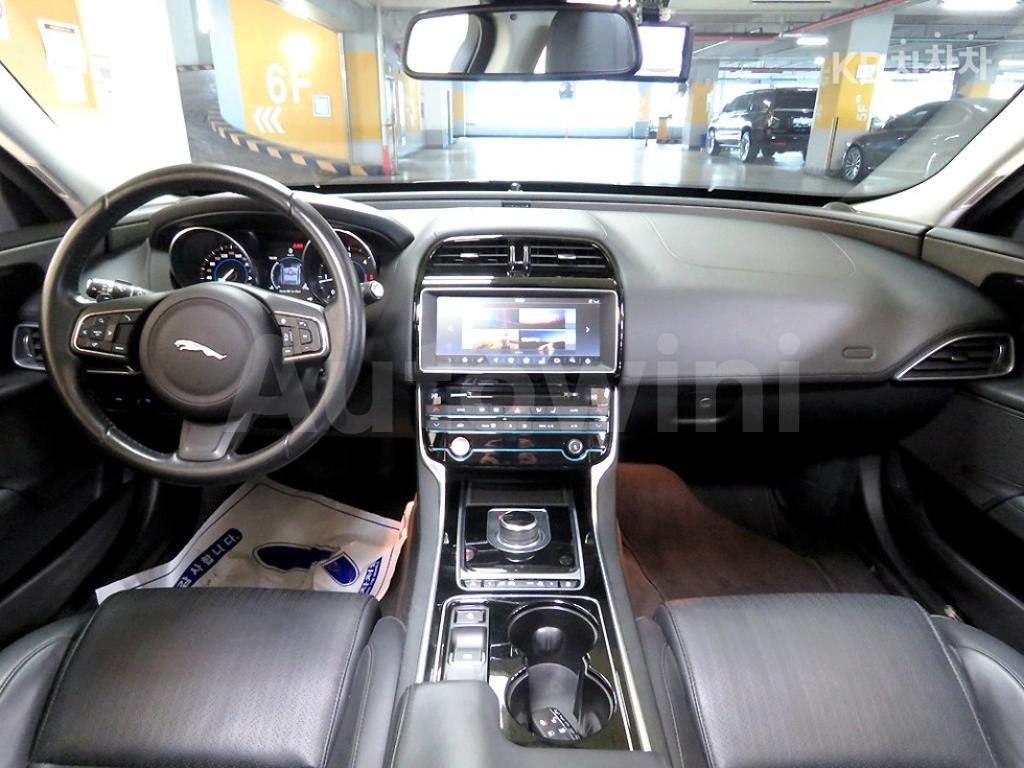 2017 JAGUAR XE 2.0 DIESEL PORTFOLIO - 7