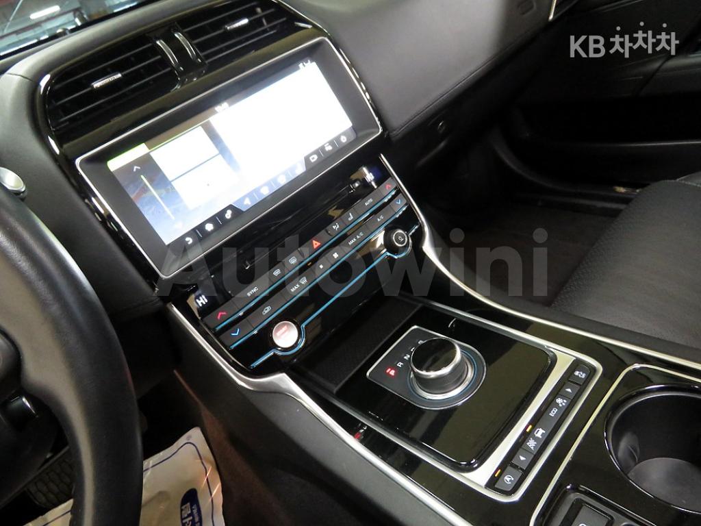 2017 JAGUAR XE 2.0 DIESEL PORTFOLIO - 10