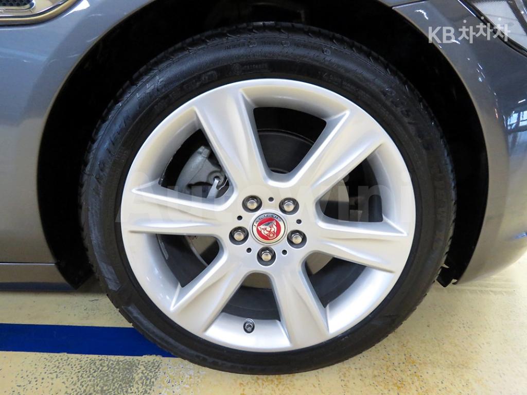 2017 JAGUAR XE 2.0 DIESEL PORTFOLIO - 20