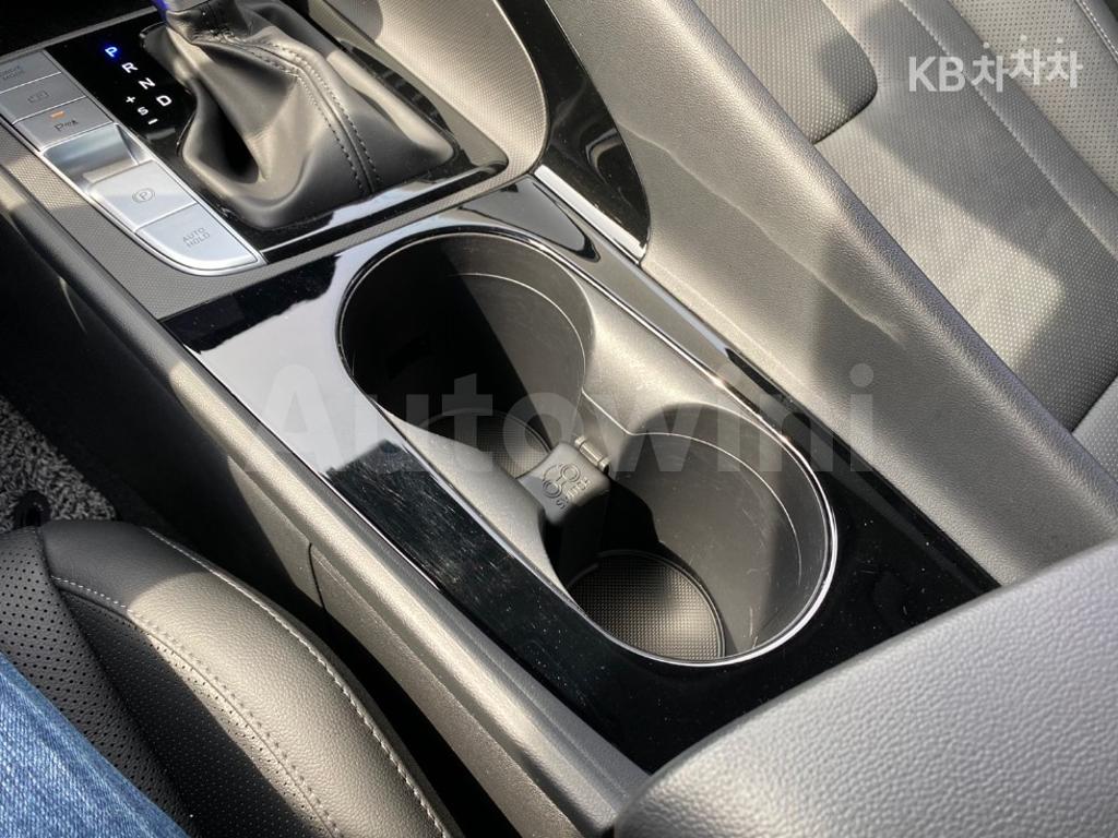 2020 HYUNDAI  AVANTE CN7  1.6 GASOLINE 인스퍼레이션 - 17