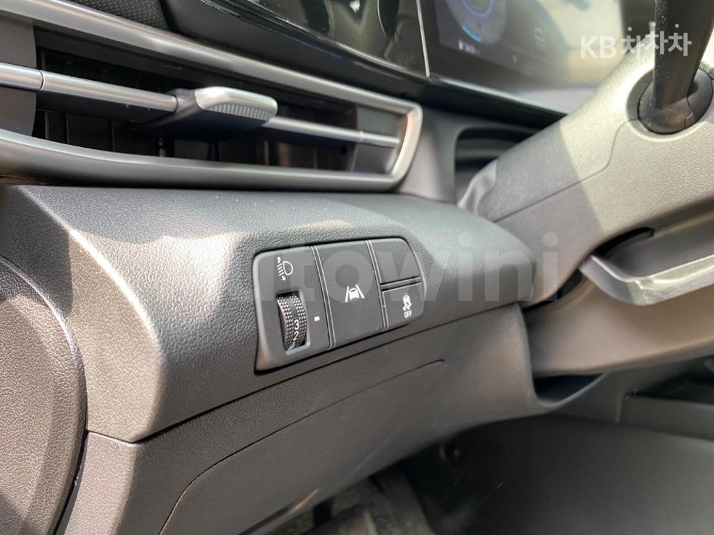 2020 HYUNDAI  AVANTE CN7  1.6 GASOLINE 인스퍼레이션 - 18