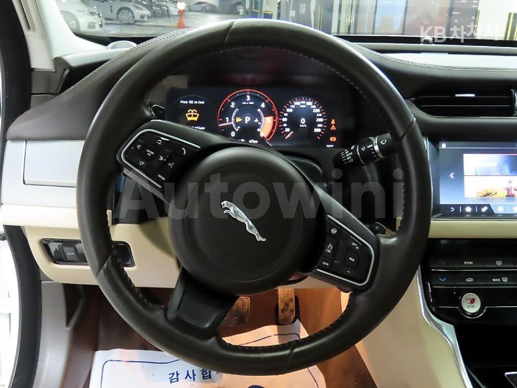 2017 JAGUAR XF 2.0D PRESTIGE AWD - 8