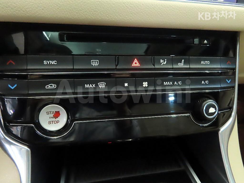 2017 JAGUAR XF 2.0D PRESTIGE AWD - 12