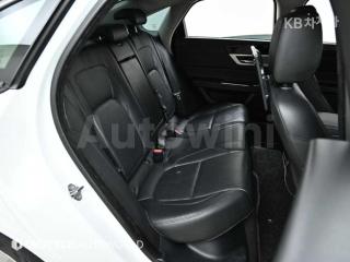 2017 JAGUAR XF 2.5T PRESTIGE - 12