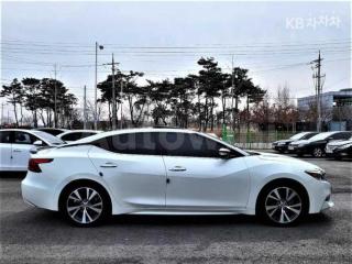 1N4AA6AP0HC417795 2017 NISSAN MAXIMA 3.5 플라티늄-2