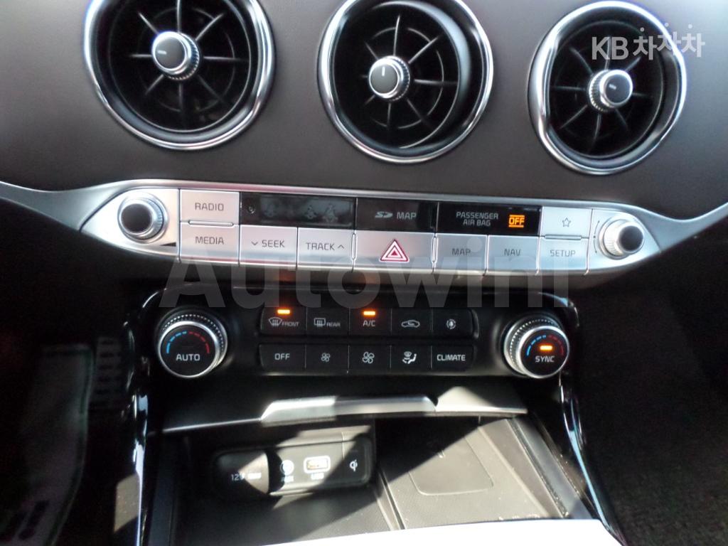 2020 KIA STINGER 2.0 TURBO 4WD PLATINUM - 24