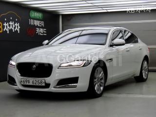 SAJBA4BN1HCY39835 2017 JAGUAR XF 2.0D-0