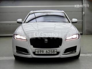 SAJBA4BN1HCY39835 2017 JAGUAR XF 2.0D-1