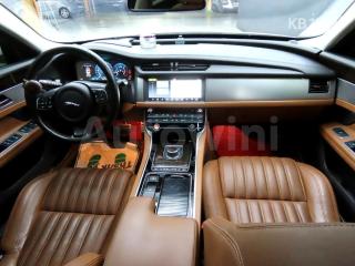 SAJBA4BN1HCY39835 2017 JAGUAR XF 2.0D-4