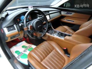 SAJBA4BN1HCY39835 2017 JAGUAR XF 2.0D-5