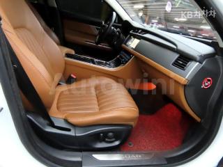 2017 JAGUAR XF 2.0D - 12