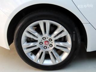 2017 JAGUAR XF 2.0D - 20
