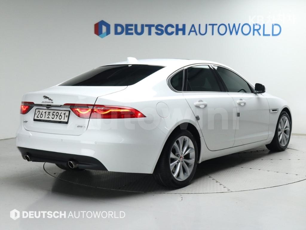 SAJBB4BX5KCY75386 2019 JAGUAR XF 2.5T PORTFOLIO-1