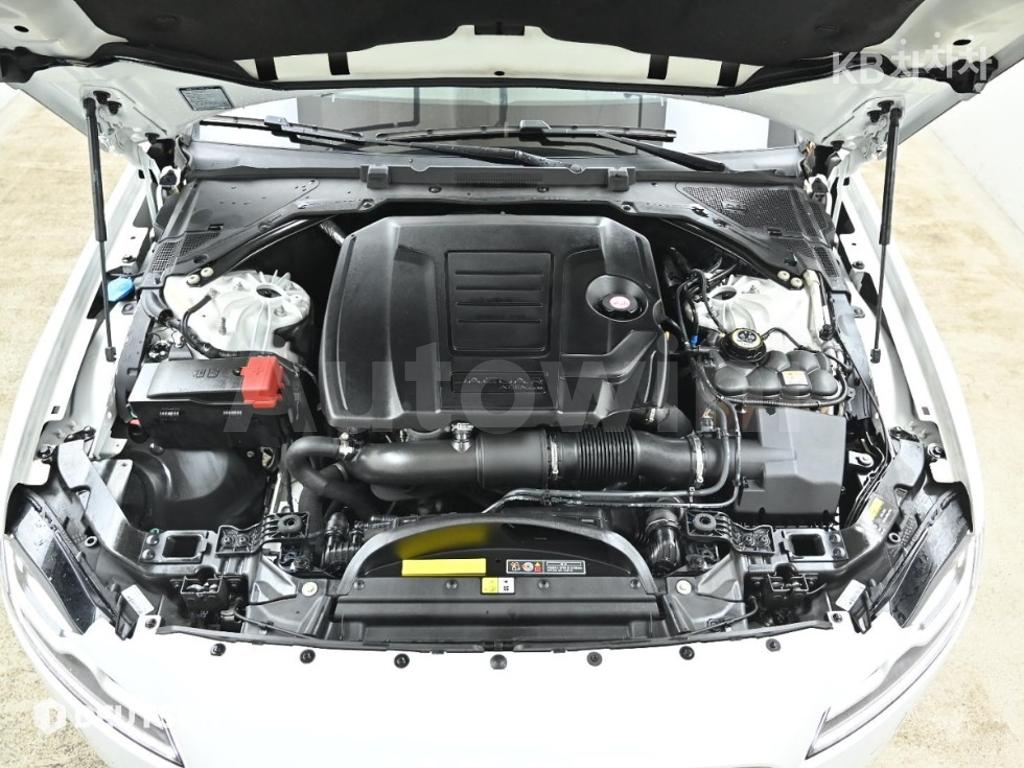 SAJBB4BX5KCY75386 2019 JAGUAR XF 2.5T PORTFOLIO-5