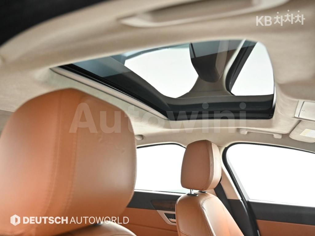 2019 JAGUAR XF 2.5T PORTFOLIO - 19