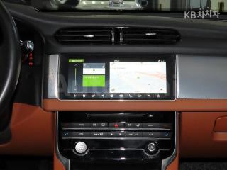 2017 JAGUAR XF 2.5T PRESTIGE - 11