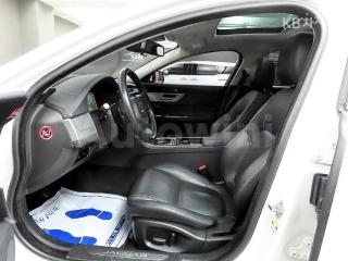 SAJBB4BN6HCY31517 2017 JAGUAR XF 2.0D PRESTIGE-4
