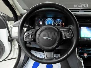 2017 JAGUAR XF 2.0D PRESTIGE - 7