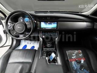 2017 JAGUAR XF 2.0D PRESTIGE - 9