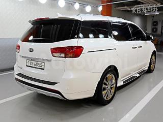 KNAMC81ABJS433920 2018 KIA  CARNIVAL 9 SEATS 2.2 DIESEL PRESTIGE-2