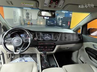 2018 KIA  CARNIVAL 9 SEATS 2.2 DIESEL PRESTIGE - 8