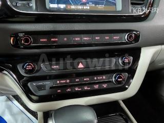 2018 KIA  CARNIVAL 9 SEATS 2.2 DIESEL PRESTIGE - 10
