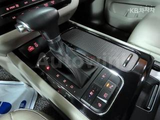 2018 KIA  CARNIVAL 9 SEATS 2.2 DIESEL PRESTIGE - 11