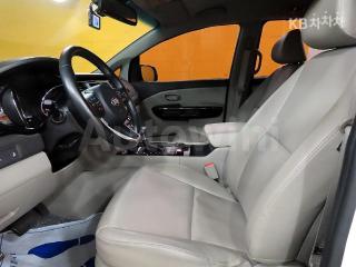 2018 KIA  CARNIVAL 9 SEATS 2.2 DIESEL PRESTIGE - 12