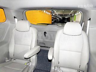 2018 KIA  CARNIVAL 9 SEATS 2.2 DIESEL PRESTIGE - 14
