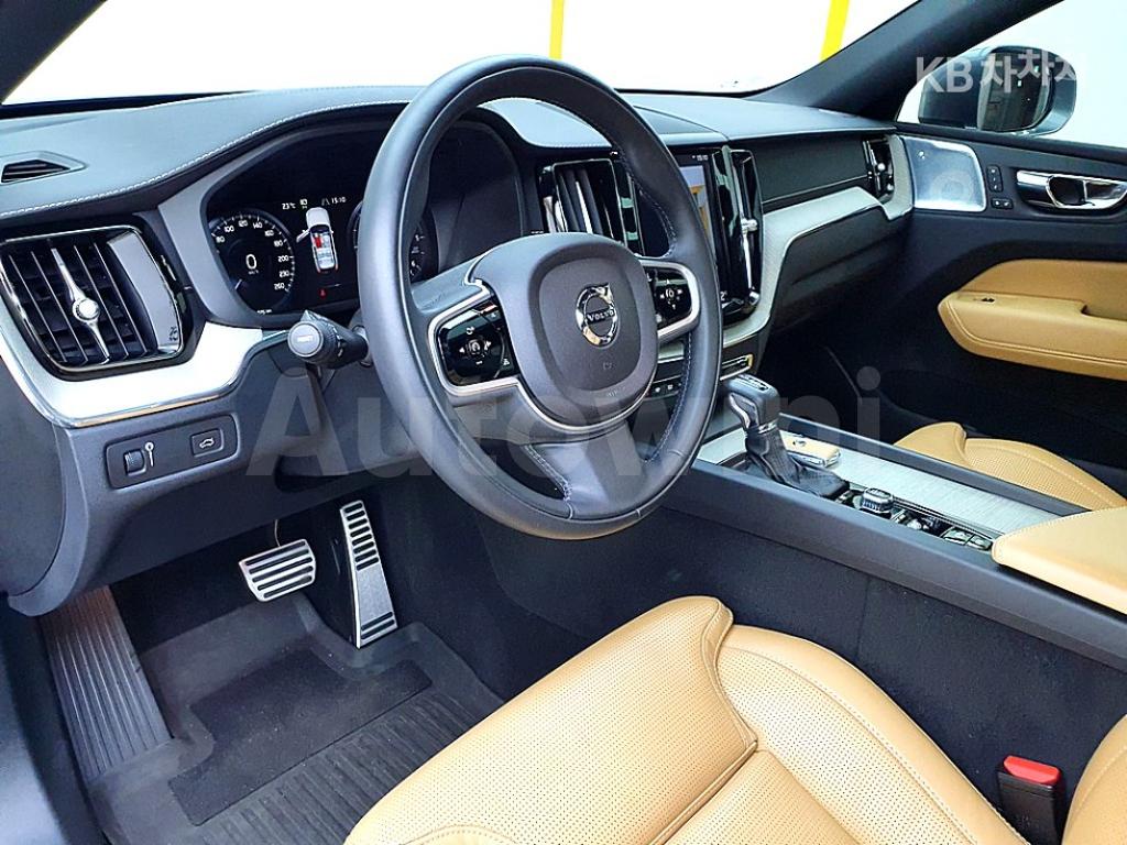 2019 VOLVO XC60 D5 INSCRIPTION - 8