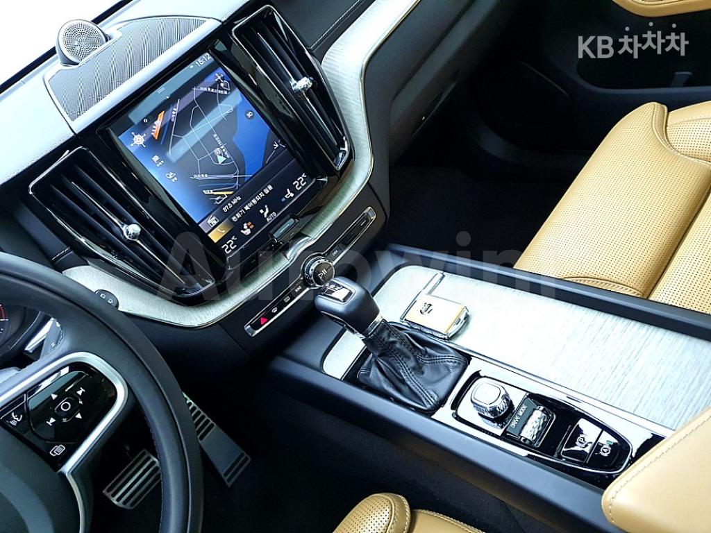 2019 VOLVO XC60 D5 INSCRIPTION - 14