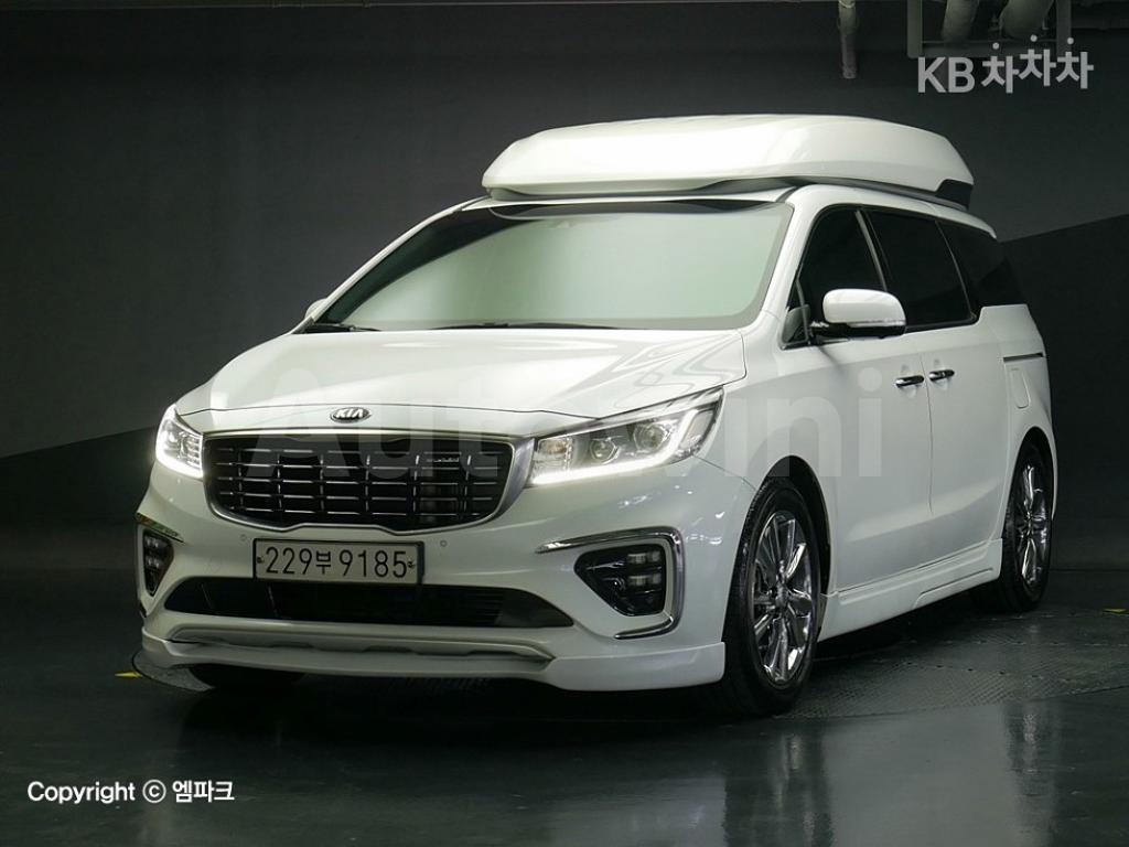 KNAME81ABKS483545 2018 KIA  CARNIVAL HIGH-ROOF-LIMOUSINE 2.2 DIESEL 9 SEATS NOBLESSE SPECIAL-0
