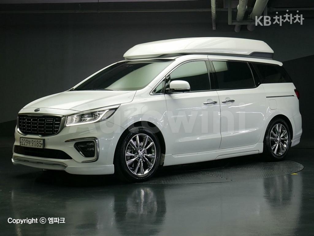 KNAME81ABKS483545 2018 KIA  CARNIVAL HIGH-ROOF-LIMOUSINE 2.2 DIESEL 9 SEATS NOBLESSE SPECIAL-1