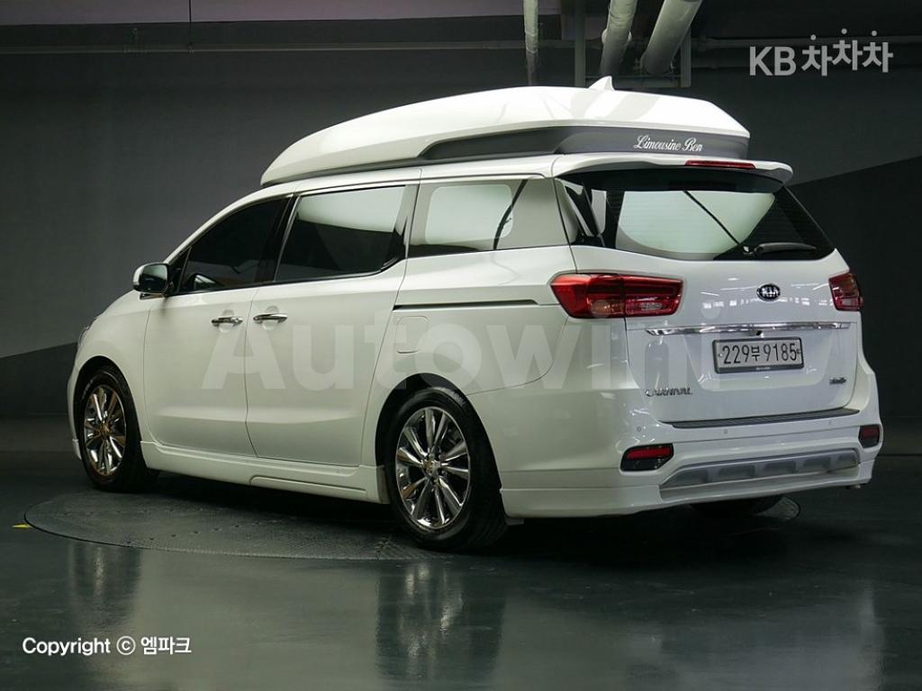 KNAME81ABKS483545 2018 KIA  CARNIVAL HIGH-ROOF-LIMOUSINE 2.2 DIESEL 9 SEATS NOBLESSE SPECIAL-2