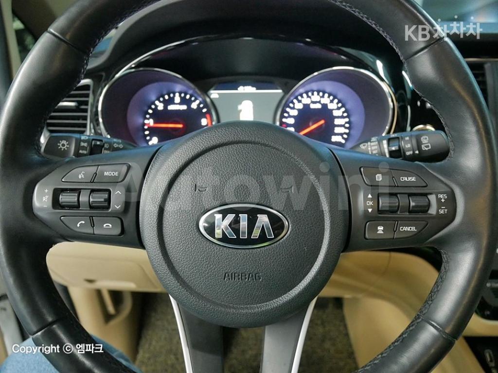 2018 KIA  CARNIVAL HIGH-ROOF-LIMOUSINE 2.2 DIESEL 9 SEATS NOBLESSE SPECIAL - 8