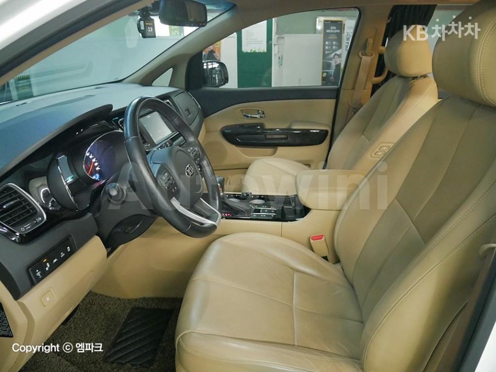 2018 KIA  CARNIVAL HIGH-ROOF-LIMOUSINE 2.2 DIESEL 9 SEATS NOBLESSE SPECIAL - 10