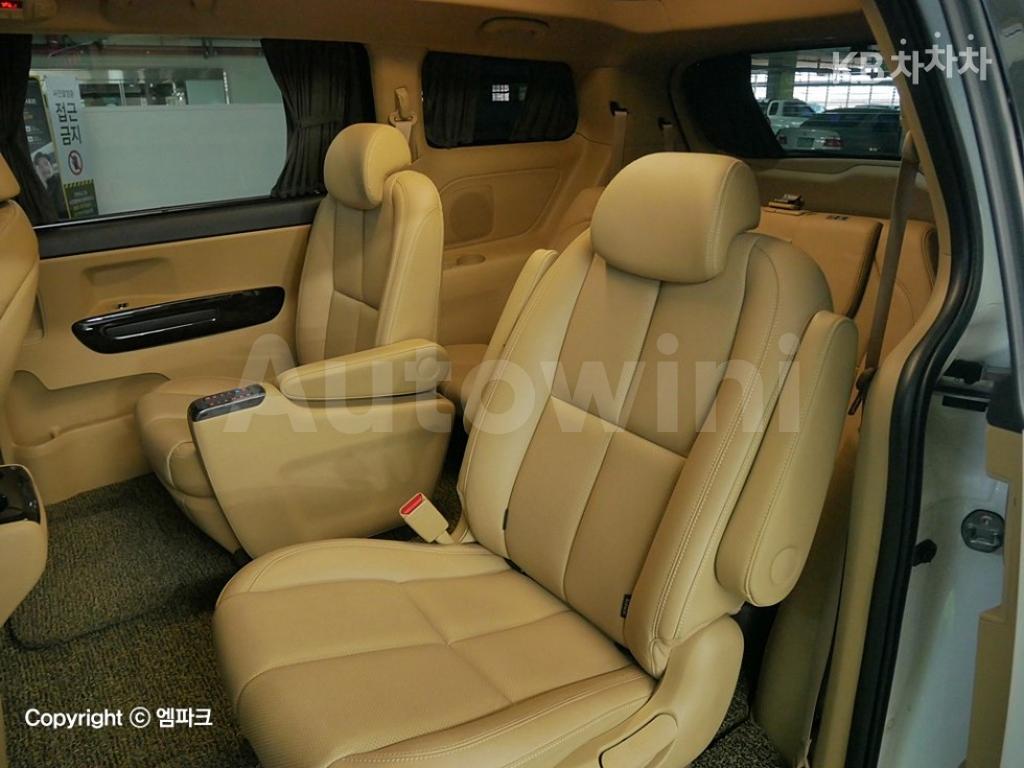 2018 KIA  CARNIVAL HIGH-ROOF-LIMOUSINE 2.2 DIESEL 9 SEATS NOBLESSE SPECIAL - 11