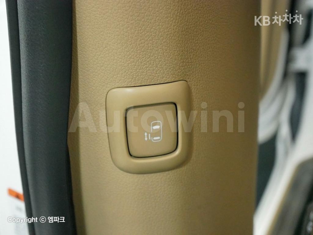 2018 KIA  CARNIVAL HIGH-ROOF-LIMOUSINE 2.2 DIESEL 9 SEATS NOBLESSE SPECIAL - 14