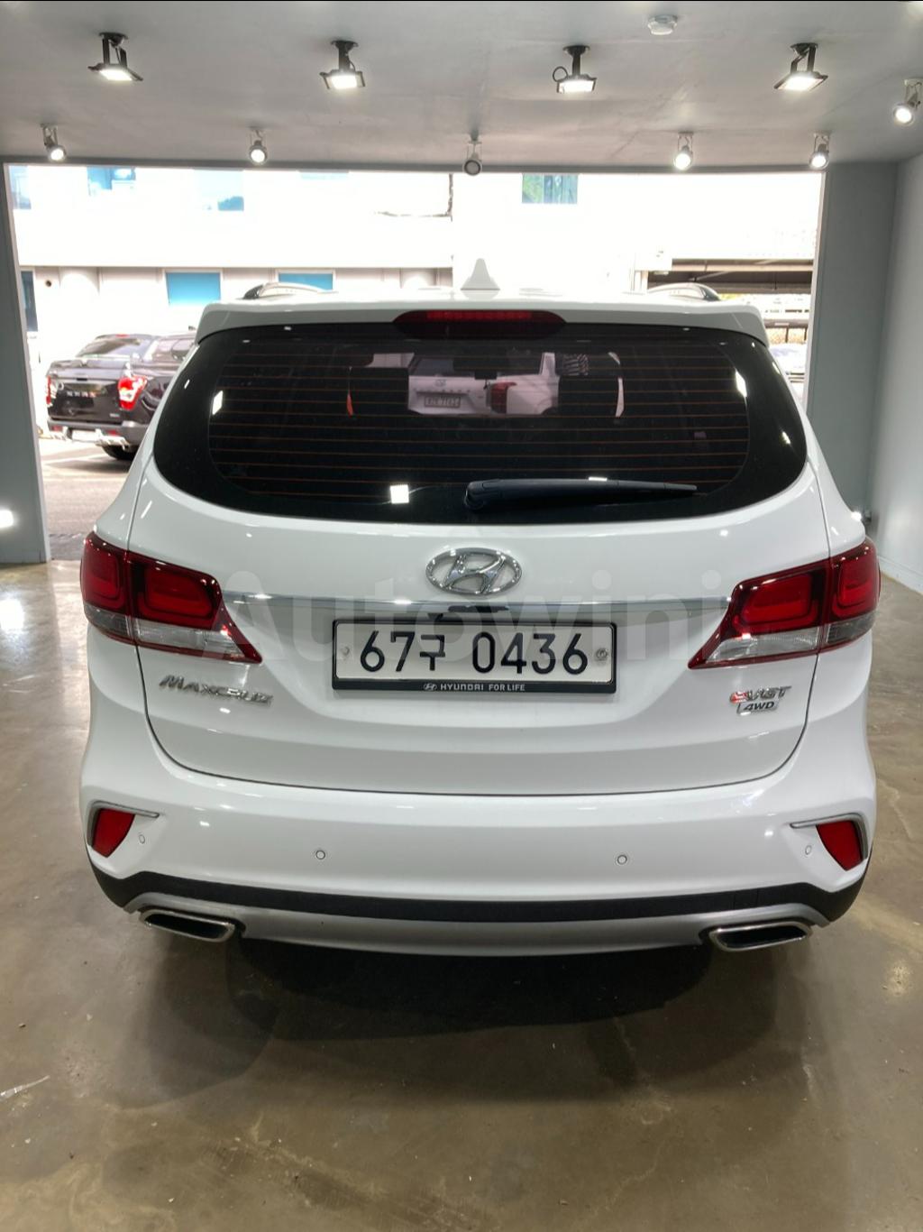 KMHSN81XBHU201843 2017 HYUNDAI MAXCRUZ DIESEL(E-VGT)2.2 4WD EXCLUSIVE 7 SEATS BASIC-2