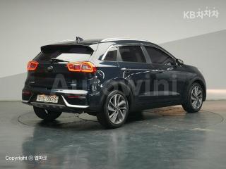 KNACB81CGHA013738 2017 KIA  NIRO 1.6 HEV PRESTIGE-2
