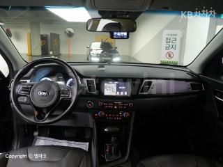 KNACB81CGHA013738 2017 KIA  NIRO 1.6 HEV PRESTIGE-5