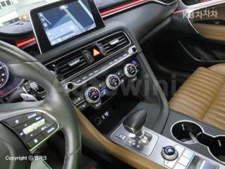 2020 GENESIS G70 2.0T AWD ELITE - 9