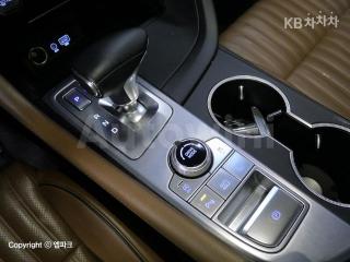 2020 GENESIS G70 2.0T AWD ELITE - 12