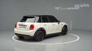WMWXT3108F2B74272 2015 MINI COOPER 5DOORS D 1.5 미드트림-2